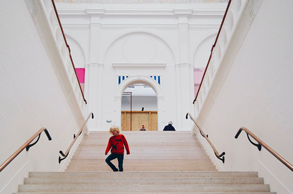 motivi per portare i bambini al museo bambino sulle scale