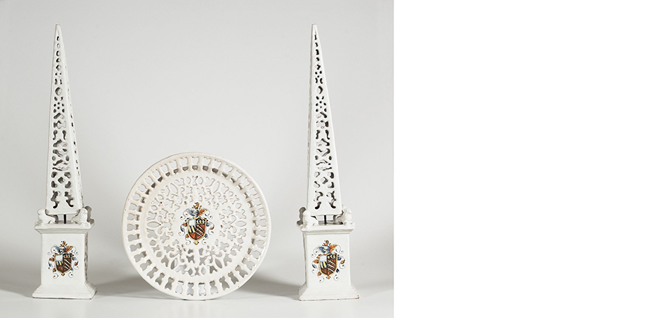 coppia di mete e piatto a traforo maiolica di faenza