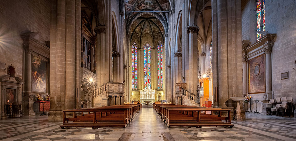 duomo di santi pietro e donato arezzo interno